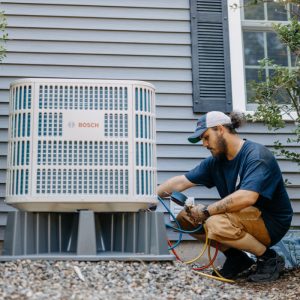 technician-fixes-outside-condenser